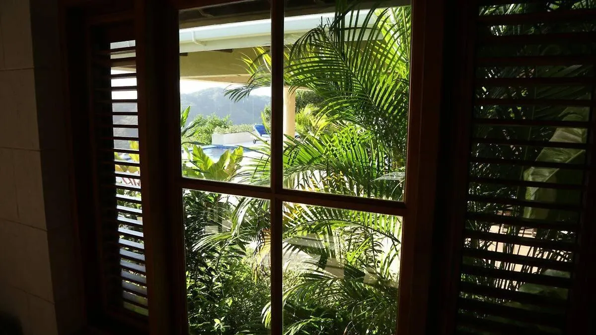 Caribbean Villa With Pool And Views Port Elizabeth 0*,  圣文森特和格林纳丁斯